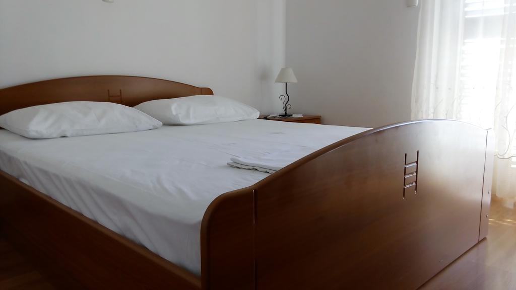 Guest House Karevic Хвар Экстерьер фото
